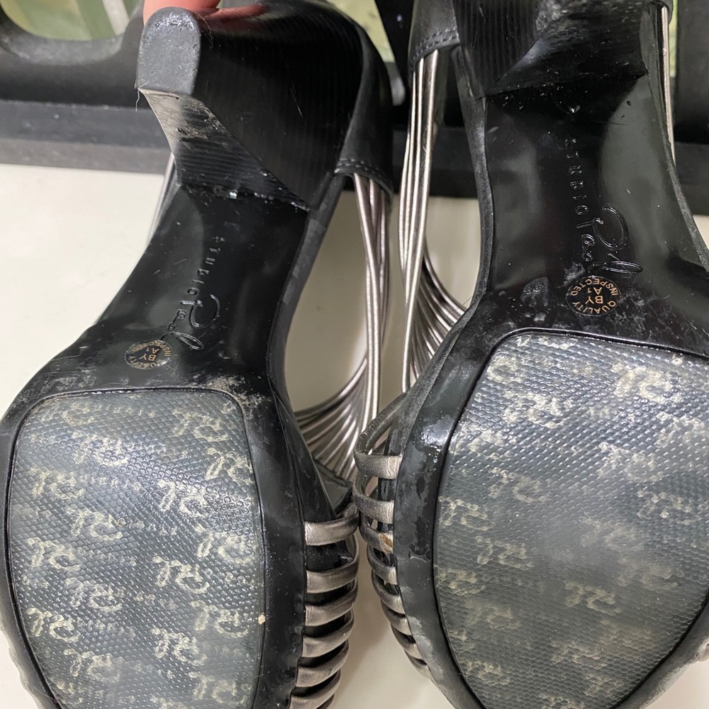 Shoe - Picture 4 of 6